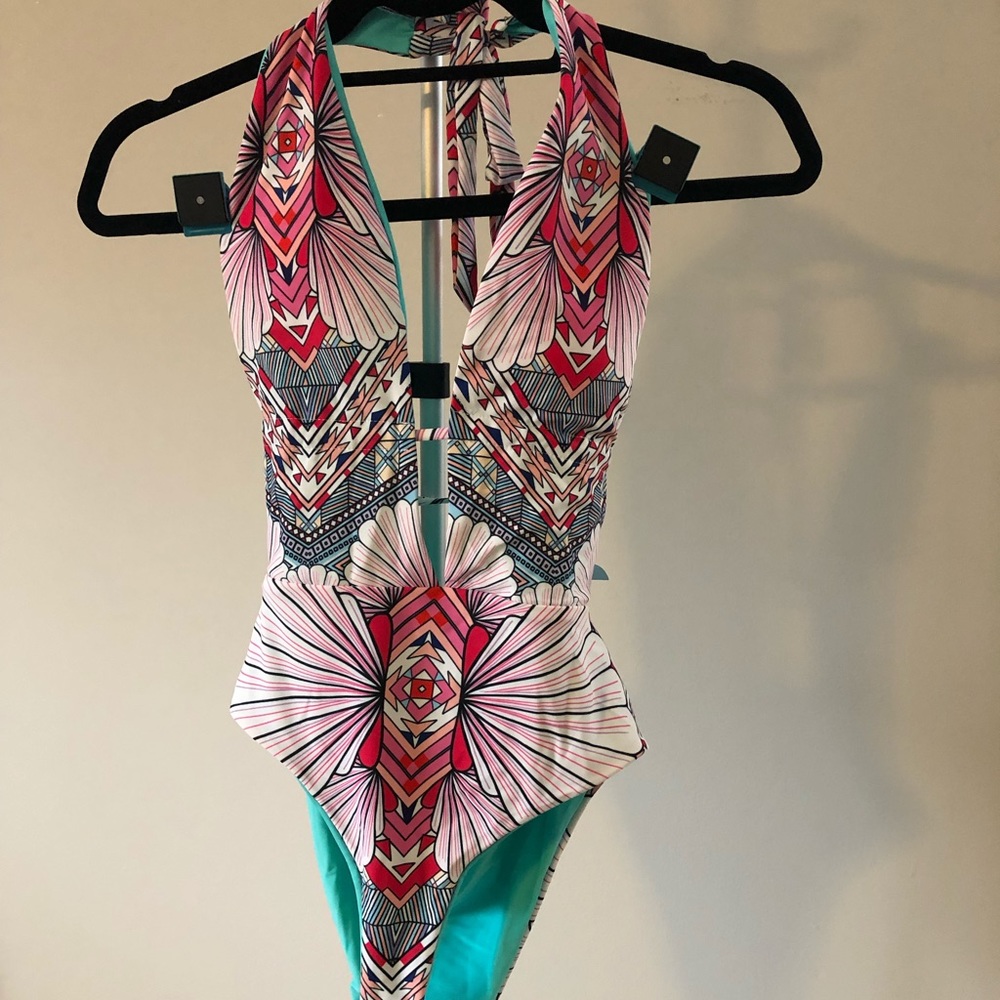 THREE bathing suits!! 👙 Buy 2 S get a M for FREE!